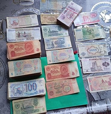 Kolleksiya üçün müxtəlif ölkə və dövrlərə aid kağız pullar toplusu