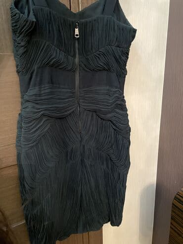 коктейльные платья в баку: Burberry mağazasından 1200 azn alınıb. 100 azn satıram. Əyinə çox — 1