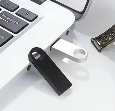 fleşkartlar qiymeti: Flash card ● Gumusu rengi □ Yeni □ 18 azn □ Metrolara çatdirilma — 1