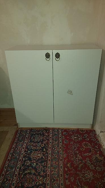 kitab skaflari: Ağ rəngli iki qapılı dolab - Modern, minimal dizayn – hamar ağ səth — 1