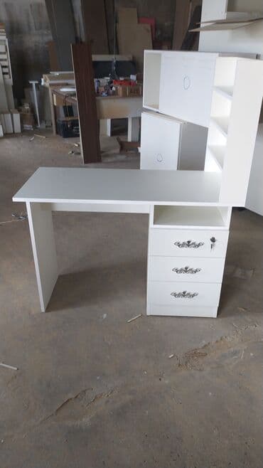 bor maşını: Yeni, Manikür üçün masa, Güzgüsüz — 2