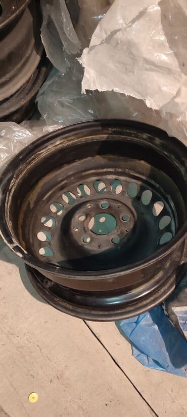 r14 disklər: Mercedes Diskleri boltlariyla birlikde satirig — 4