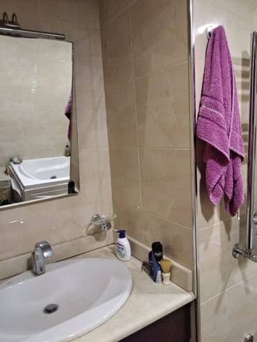 bakı gunluk evler: Sabunçu rayonu,Razin Akkordda,3 otaqlıdan 4 otaqlıya düzəldilmiş,tam — 7