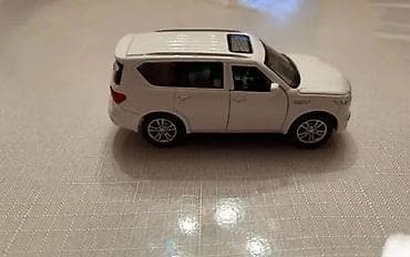 Ağ rəngli metal oyuncaq SUV model avtomobil - Material: metal gövdə — 5