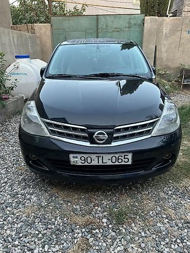 07 2011: Nissan Tiida: 1.5 l | 2011 il Hetçbek — 2