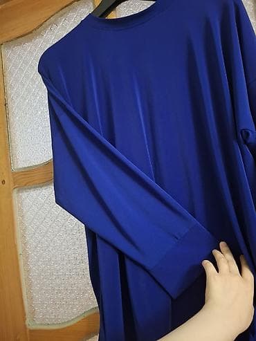 Elektrik mavisi kofta 7 azn heçç geyinilməyib yenidir. Material nazik — 5