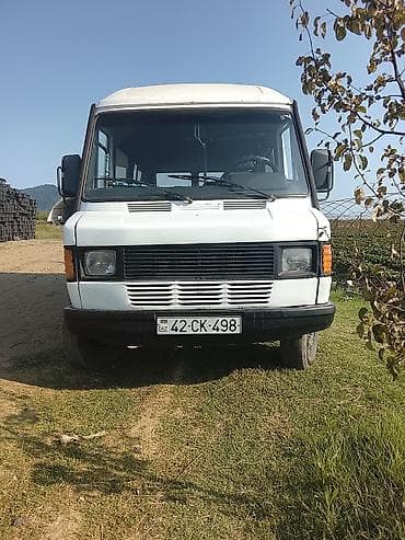 8 1 ford transit: Mercedes-Benz T1: 2.2 l | 1998 il Mikroavtobus — 1