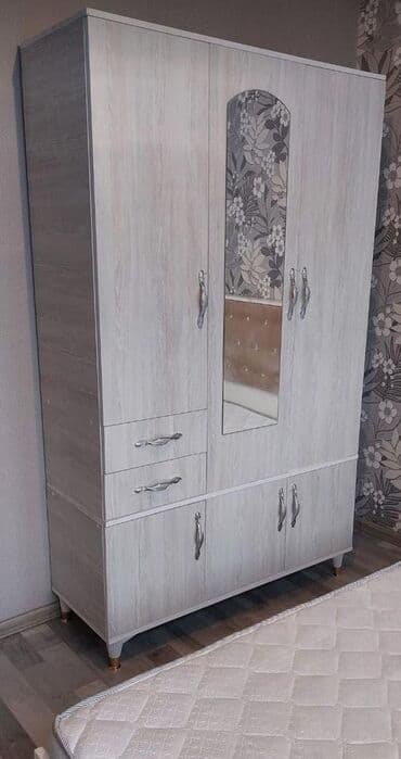 taxtanin qiymeti: Yeni, Açılan, 3 qapılı Düz dolab, Dolab-asılqan — 17