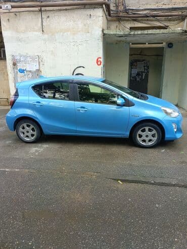 kvadrasikl satılır: Toyota Prius: 1.5 л | 2015 г. Хэтчбэк — 1