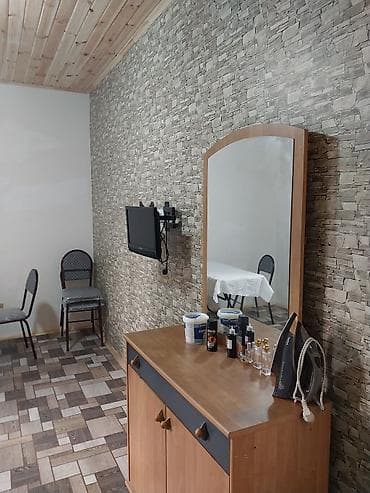 1 otaqli kohne binada ev: Kirayə üçün ayrıca girişli mansard tipli studiya - Üst mərtəbədə — 4