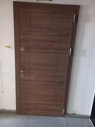 qapi: Dəmir qapı – taxta teksturalı laminat örtük - Material: möhkəm metal — 1