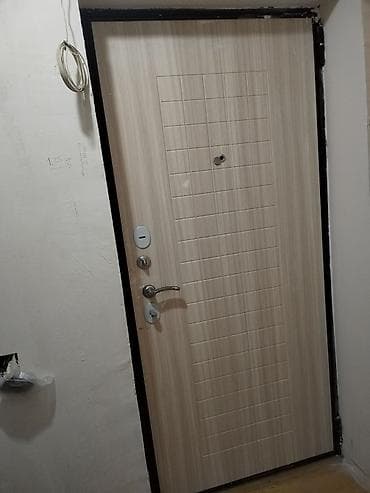 seyf dəmir qapı: Mənzil üçün İşlənmiş Giriş qapısı Glazok ilə, Ünvandan götürmə — 1