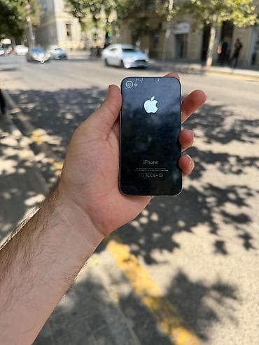 ayfon 4 s: IPhone 4S, Qara — 2