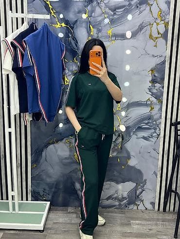 desd paltarlar: Qadın üçün iki hissəli idman dəsti - Tərkib: qısa qollu köynək + iplə — 2