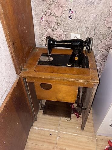 gedimi: Məhsul: Pedallı tikiş maşını və quraşdırılmış taxta dolab-stol — 1