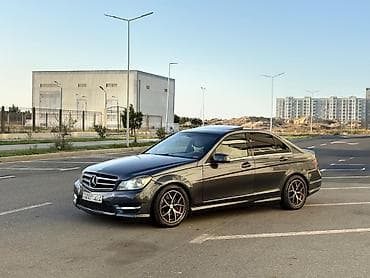 Mercedes-Benz C 250: 1.8 l | 2014 il Sedan