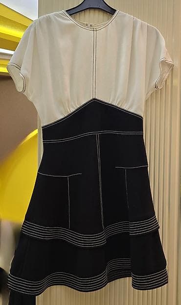 Qara-ağ iki rəngli qadın paltarı - Üst hissə krem/ağ rəngdə, yumşaq