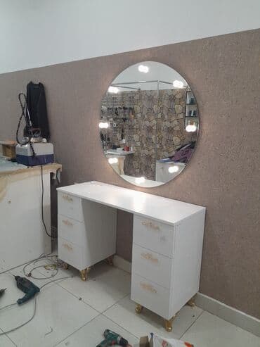 Медицинские кровати: Новый, Стол для макияжа, С зеркалом — 1