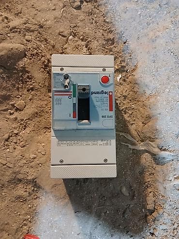 tol vuran usta: Legrand Elektrik avtomat, 3 faza — 8
