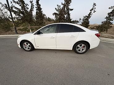 yan güzgü s: Chevrolet Cruze: 1.4 l | Sedan — 4