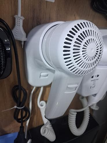 Divar tipli fen (saçqurudan) - Kompakt, ağ rəngli korpus və divara