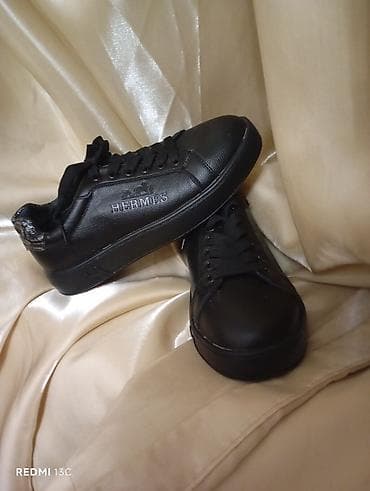 krosofka: Qara rəngli gündəlik idman ayaqqabısı - Model: Şnurbağlı, klassik — 3