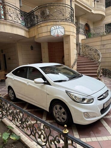 тойота камри 2012 цена: Hyundai Accent sedan – ağ rəng, 4 qapı, şəhər üçün rahat və ekonomik — 1