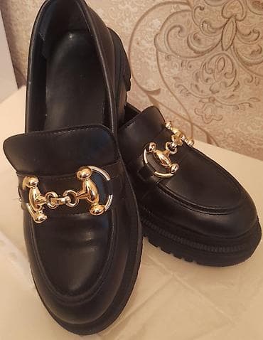 Qadın loafer ayaqqabıları - Rəng: qara - Dizayn: klassik loafer