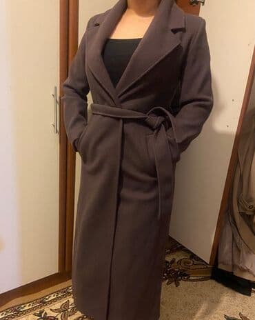 Qadın ayaqqabıları: Qadın uzun palto - Rəng: tünd qəhvəyi - Kəsim: klassik, düz siluet — 2
