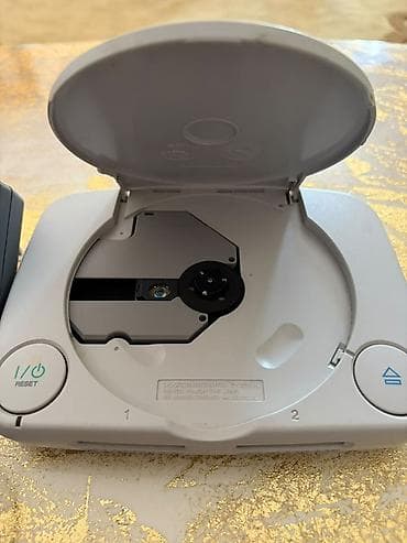 plesteyşin: Sony PlayStation (PS One) oyun konsolu Heç bir problemi yoxdu diskləri — 2