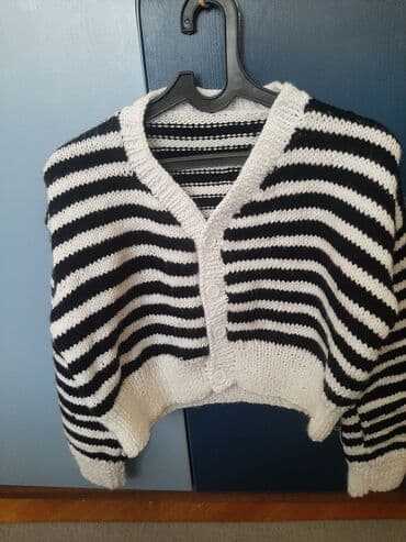 Qara-ağ zolaqlı triko kardiqan - Model: qısa kəsimli (cropped)