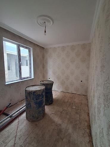 berdede ev alqi satqisi: Satılır: həyət evi Ümumi təsvir: - Bir mərtəbəli həyət evi, girişdə — 4