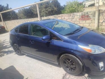 is elanlari whatsapp: Toyota Prius hibrid sedan - Kuzov: 4 qapılı liftback/sedan, tünd mavi — 1