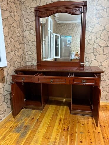 стол с зеркалом: С зеркалом — 3