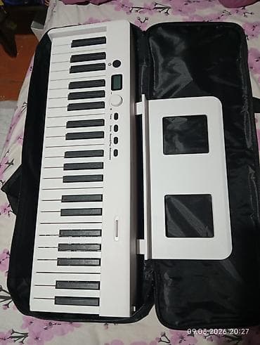 Musiqi alətləri: Ağ rəngli rəqəmsal piyano/klaviatura - 88 klavişli portativ model — 5