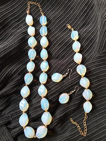 Opalit daşlardan hazırlanmış zərgərlik dəsti - Tərkib: boyunbağı