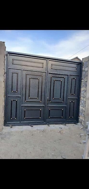 sef qapi: Metal darvaza və piyada keçidi ilə komplekt dekorativ qapılar. - — 4