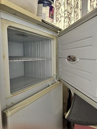 telfonlarin satisi: İki qapılı məişət soyuducusu - Üst kamerada dondurucu bölmə, altda — 2