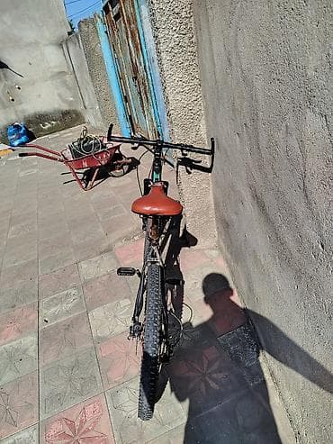 velosiped satışı: 1 ci velo 29 luqdur problemləri arxa təkərin havası azalır birdə qabağ — 6