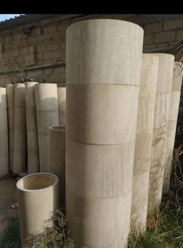 балясины из камня: Ağ rəngli, müxtəlif formalı və ölçülü dəmir-beton sütunlar. Bu — 28