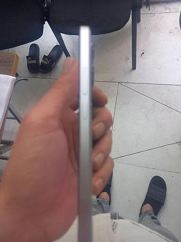 kreditde olan telefon: Smartfon – gümüş rəngdə, düz kənarlı metal gövdə Çox təcili satılır — 4