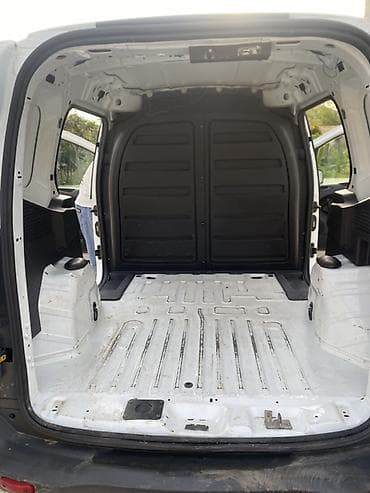 byd 2 ci el: Ford Transit Courier yük furgonu - Kuzov: ağ rəngli, iki arxa qapılı — 10