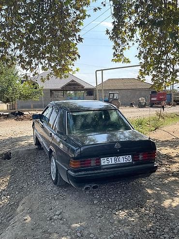 turbo az islenmis avtomobiller: Mercedes-Benz 190 (W201) sedan — qara rəng, 4 qapı. Texniki və dizayn — 7