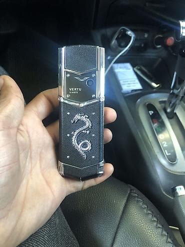 apple 18 pro max: Vertu rəng - Qara, Düyməli — 2