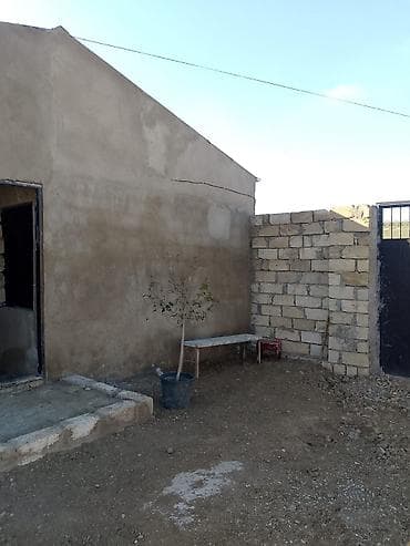 studio ev: Satılır: Həyətyanı sahəli yarıtikili fərdi ev - Torpaq sahəsi daş — 2