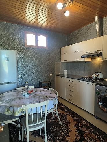 xalqlar dostluğu ev: Ağaclarla əhatə olunmuş həyəti və hasarı olan fərdi ev. Geniş yaşıllıq — 2