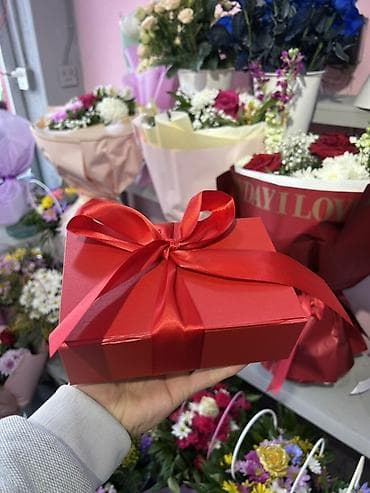 Kosmetika: Hədiyyəlik ətir qutusu seti 8 marta özəl yeni hazırlanmış 2gün — 1