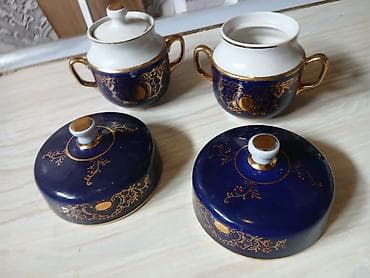 murəbbə: Kobalt-mavi və ağ rəngdə bəzədilmiş, qızılı naxışlı porselen qablar — 2