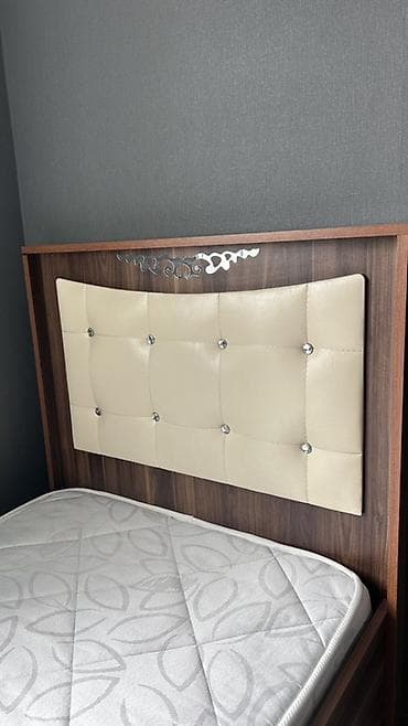 Мебель для дома: Б/у, Односпальная кровать, Без подьемного механизма, С матрасом, Без выдвижных ящиков — 5