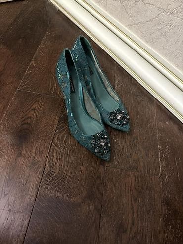 qadin ayaqqablari: Qadın formal ayakkabısı – yaşıl-mavi tonlarda, nazik burnu və nazik — 1